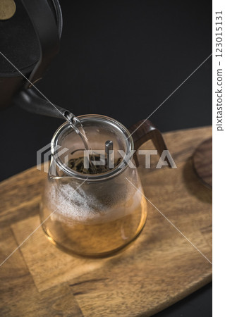 Experience the Elegant and Traditional Tea Brewing Process in a Beautiful Glass Teapot Experience the Elegant and Traditional Tea Brewing Process in a Beautiful Glass Teapot 123015131