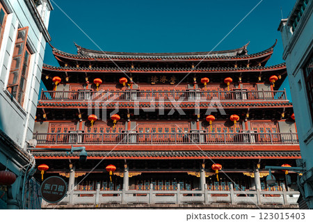 Traditional Chinese architecture against a clear blue sky showcases its grandeur 123015403