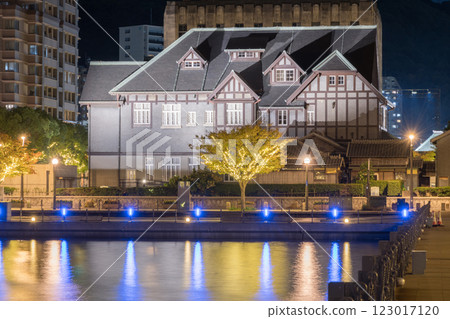 [Kitakyushu Mojiko Retro Night View Western-style Buildings] 123017120