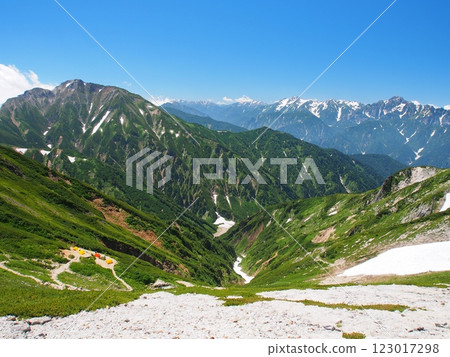 從北阿爾卑斯山唐松山俯瞰夏季的五龍山 從北阿爾卑斯山唐松山俯瞰夏季的五龍山 123017298