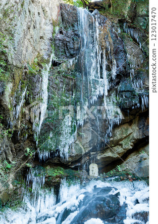 瀑布開始結冰 瀑布開始結冰 123017470