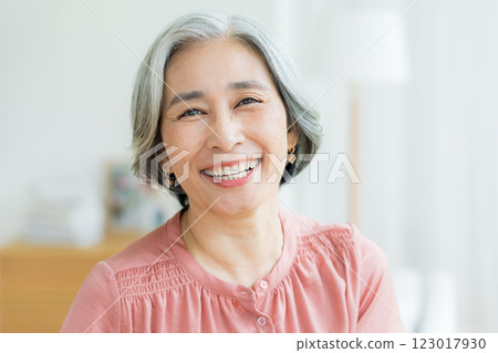 Senior woman doing skin care 123017930