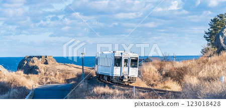 "Aomori Prefecture" Tohoku Emotion "Restaurant Railway" running along the Tanesashi Coast, Hachinohe City 123018428