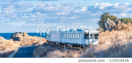 "Aomori Prefecture" Tohoku Emotion "Restaurant Railway" running along the Tanesashi Coast, Hachinohe City 123018436