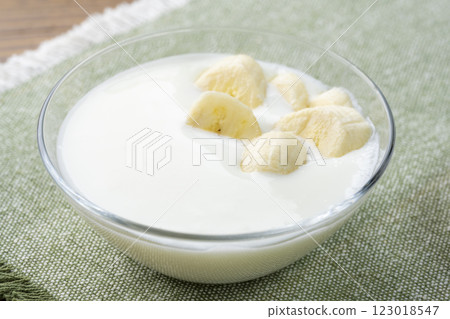 健康早餐香蕉優格 123018547