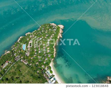 Scenic coastline featuring luxurious villas by turquoise water surrounded by tropical greenery. Bo Put. Koh Samui, Thailand. 123018648