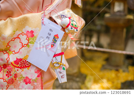 A woman visiting a shrine and receiving a string of money - a traditional ritual 123018691