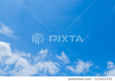 藍天和白色雲彩背景材料 123018781
