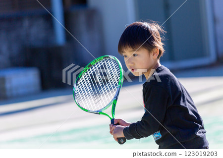 Boy playing tennis, toddler 123019203