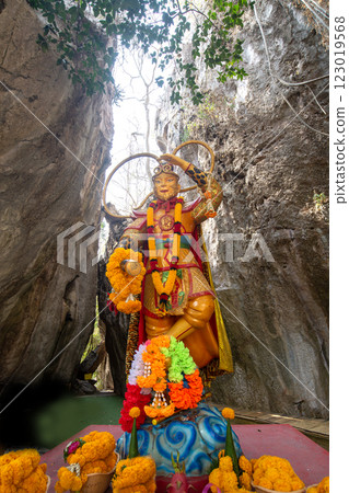 Statue of Sun Wukong, a deity in Chinese fiction that has been told for a long time. 123019568