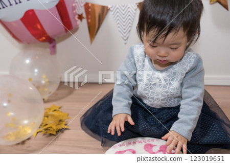 Japanese 1st year old girl's birthday party - Issho mochi 123019651