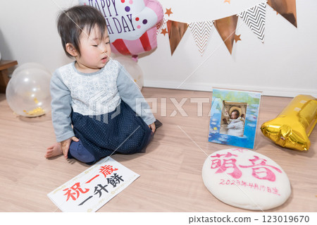 Japanese 1st year old girl's birthday party - Issho mochi Japanese 1st year old girl's birthday party - Issho mochi 123019670