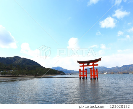 Miyajima's Great Torii Gate, registered as a World Heritage Site 123020122