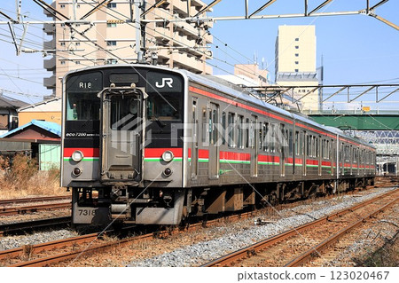 [JR Shikoku] 7200 series (Yosan Line: Takamatsu - Kozai) 123020467