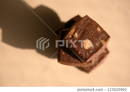 Chocolate Macadamia Cookies 123020902