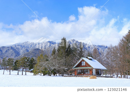 雪中的安曇野千尋公園 123021146