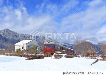 Azumino Chihiro Park in the snow 123021147