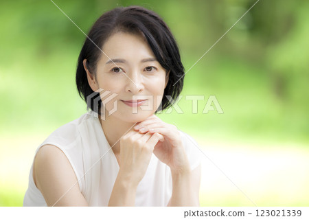 Beauty Smiling middle-aged woman Beauty Smiling middle-aged woman 123021339