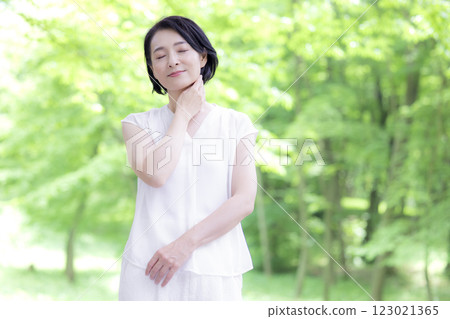 Beauty Smiling middle-aged woman 123021365