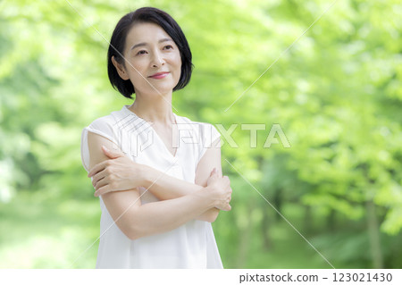Beauty Smiling middle-aged woman Beauty Smiling middle-aged woman 123021430