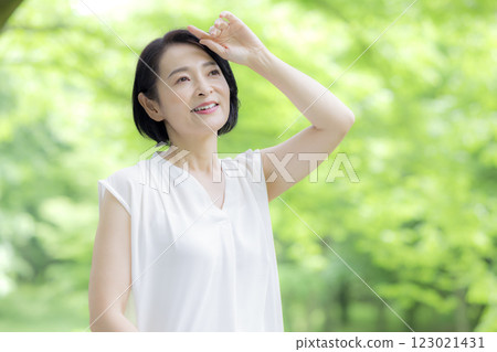 Beauty Smiling middle-aged woman Beauty Smiling middle-aged woman 123021431