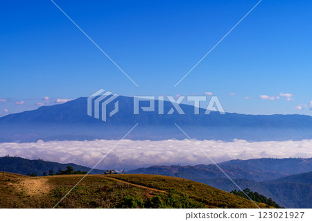 Scenery of a Misty morning in the mountains at Ba Lu Kho view piont, Mae Chaem, Chiang Mai in northern Thailand. 123021927
