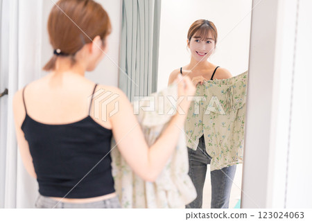 Young woman trying on clothes in a fitting room Young woman trying on clothes in a fitting room 123024063