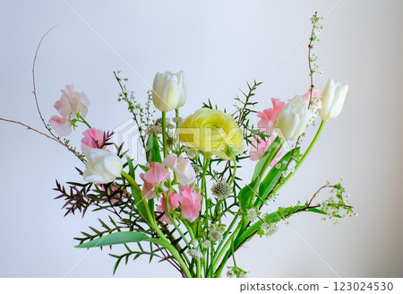 Spring flowers in a vase 123024530