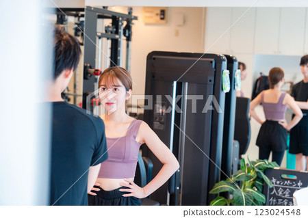 Gym trainer and student Gym trainer and student 123024548