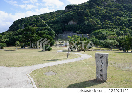 沖繩縣伊是名島，伊是名城遺址的玉皇殿 123025151