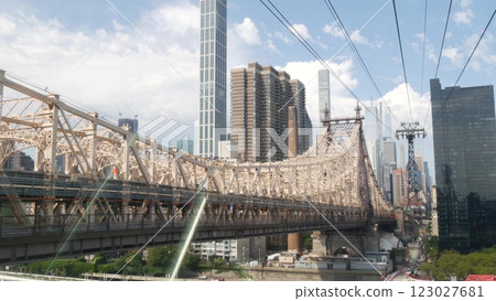 New York City Roosevelt Island tramway to Manhattan Midtown. Cable tram and Queensboro Bridge, USA. New York City Roosevelt Island tramway to Manhattan Midtown. Cable tram and Queensboro Bridge, USA. 123027681