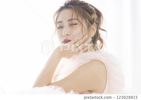 年輕女性的美麗形象 123028915