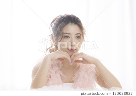 年輕女性的美麗形象 123028922