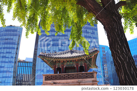 Past and Present, contrast in architecture concept. Ancient pavilion against the background of modern buildings, Seoul, South Korea. Topic of summer travel, trip abroad on vacation, cruises and tours 123030178