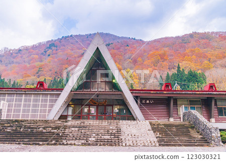 [Gunma Prefecture] Joetsu Line Toge Station Building Autumn Scene 123030321