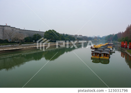 中國南京秦淮河和中華門 123031796