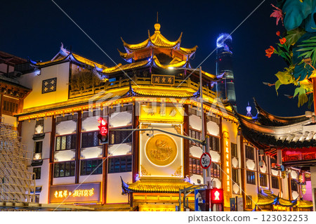 Illuminated Yuyuan Shopping Mall in Shanghai, China Illuminated Yuyuan Shopping Mall in Shanghai, China 123032253