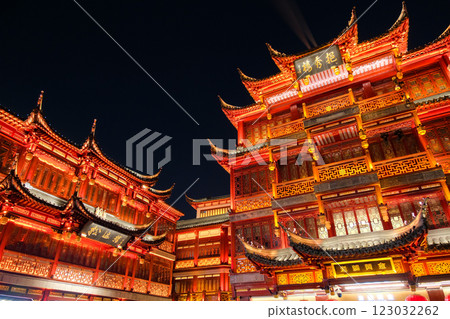 Illuminated Yuyuan Shopping Mall in Shanghai, China Illuminated Yuyuan Shopping Mall in Shanghai, China 123032262