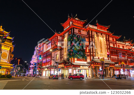 Illuminated Yuyuan Shopping Mall in Shanghai, China 123032266
