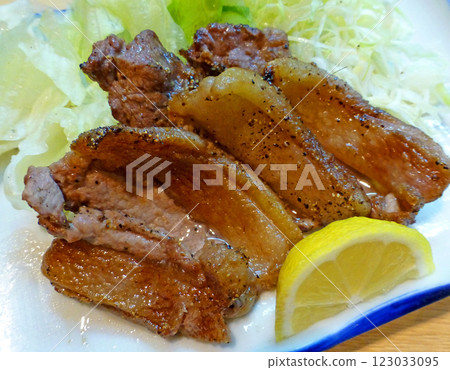 A photo of salt-grilled wild boar meat, a way to enjoy the charms of wild game A photo of salt-grilled wild boar meat, a way to enjoy the charms of wild game 123033095