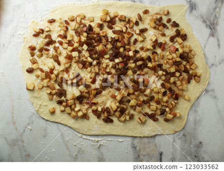 Cooking buns with apples and raisins 123033562