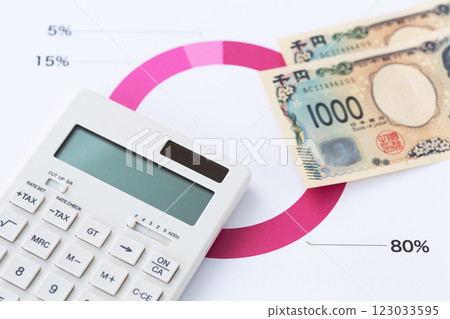 Percentage and ratio business graph and 1000 yen bill 123033595