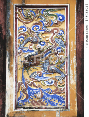 Dragon decoration in Imperial Palace in Hue, Vietnam 123033931