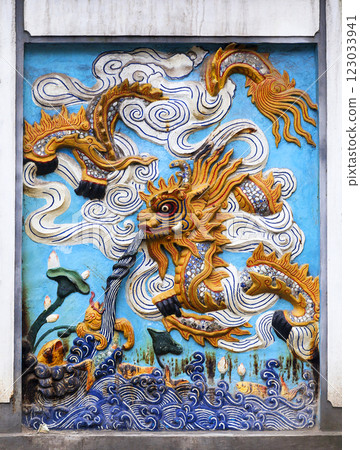 Hanoi, VIETNAM - JANUARY 12, 2015 - Ceramic decoration of entrance in Ngoc Son temple, Hanoi 123033941