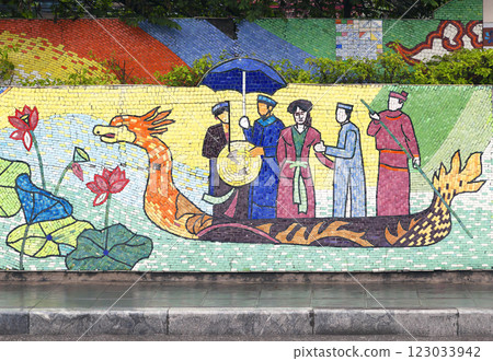 Hanoi, VIETNAM - JANUARY 12, 2015 - Ceramic mosaic mural in Hanoi 123033942