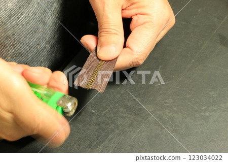 How to make a zipper with leather craft How to make a zipper with leather craft 123034022