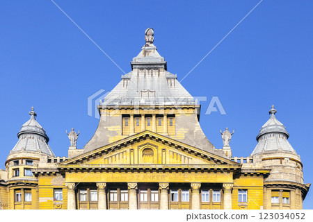 Az Anker building at Deak Ference Square in Budapest Az Anker building at Deak Ference Square in Budapest 123034052