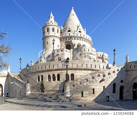Fishermans bastion in Budapest, Hungary 123034088