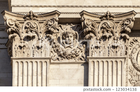 Facade detail of St. Stephen's Basilica in Budapest 123034138
