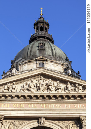 Dome of St. Stephen's Basilica in Budapest 123034139